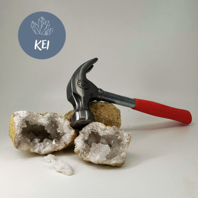 Bergkristal Geode om zelf te kraken. - Kei | 6-8 cm