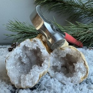 Bergkristal Geode om zelf te kraken. - Knol | 3-5 cm